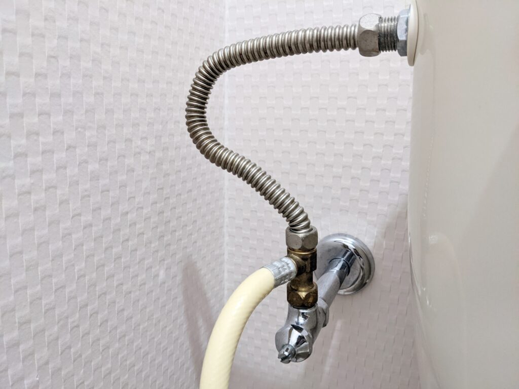 1. 止水栓を閉めて水を止める