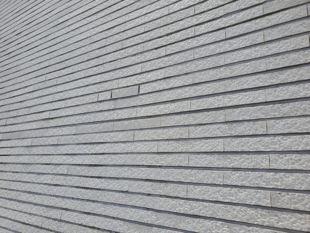 サイディングの反り・浮き|緊急度:高