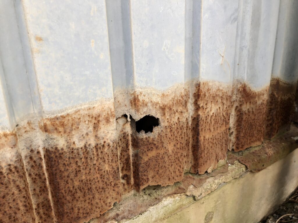 鉄部のサビ・腐食|緊急度:中〜高