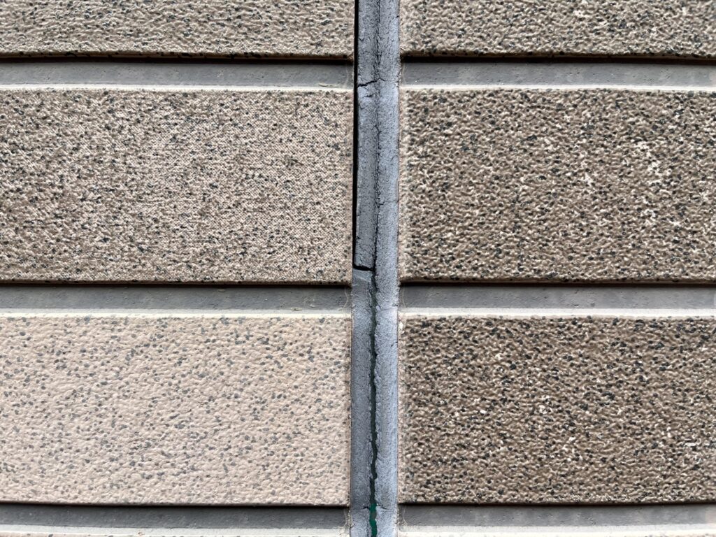 コーキング・シーリングの劣化|緊急度:高